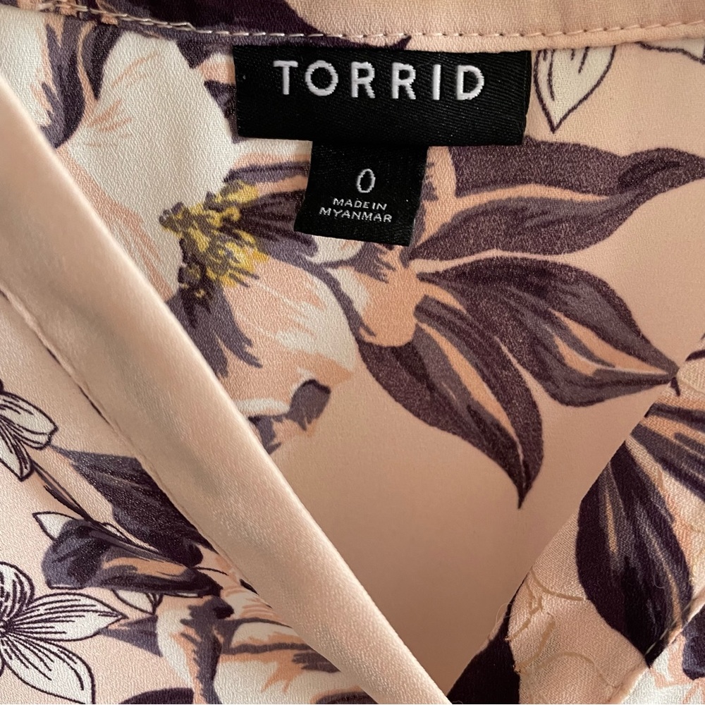 Torrid Floral Georgette Hi-Low Short Sleeve Blouse - Picture 3 of 5
